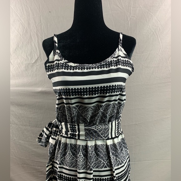 Black/White Boho Belted Knot Front Cami Dress - Picture 7 of 9